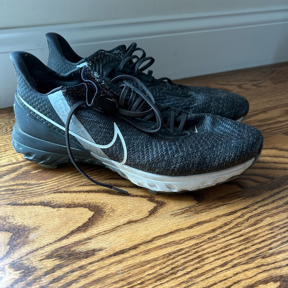 Nike Men's Black and White Athletic Golf Shoes